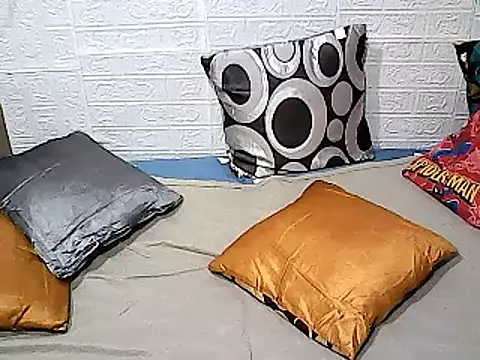 xxhottinybabe online show from January 15, 12:26 pm