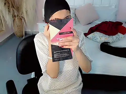 nathalialoes1 online show from October 22, 7:05 pm