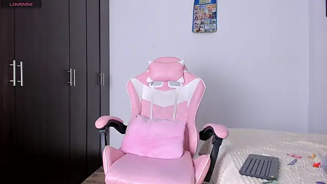 kendal hot01 online show from March 12, 8:14 pm