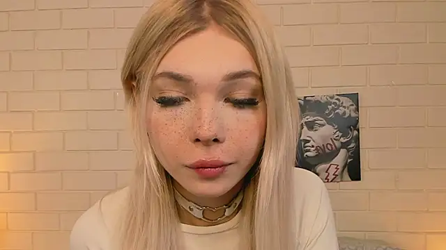 Blondy Fina online show from October 28, 6:00 am