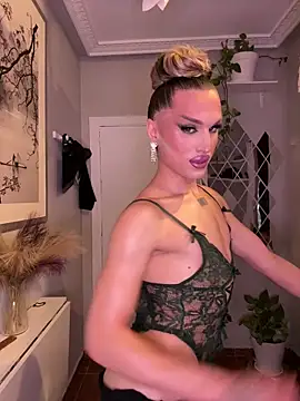 lacattiva online show from September 24, 5:52 pm