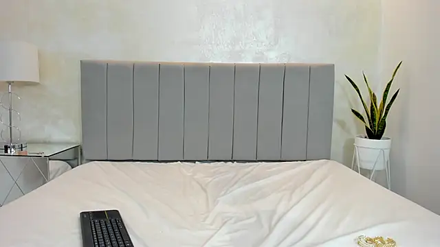 felicia whitee online show from October 11, 3:14 pm