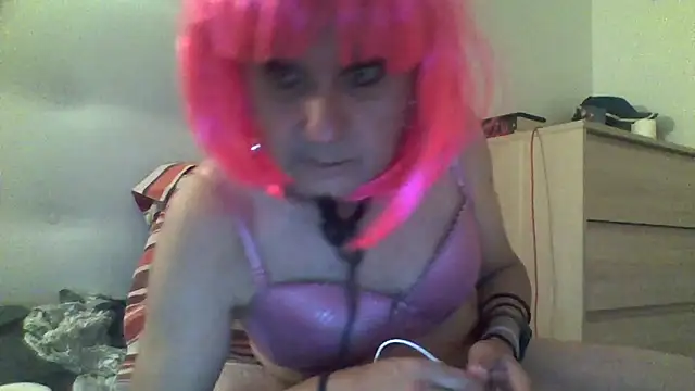 Snapshot of Emily_de_Carla chatting on October 20, 10:57 pm Emily de Carla online show from October 20, 10:57 pm