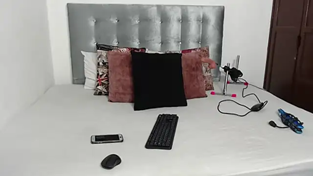 DaiishaWolf online show from November 5, 6:30 pm