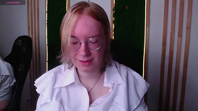Amanda Butlerr online show from June 6, 1:18 pm