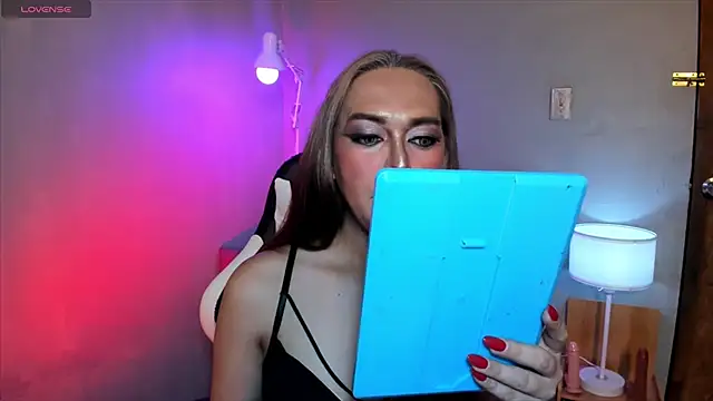 QueenCasandra online show from September 11, 6:05 pm