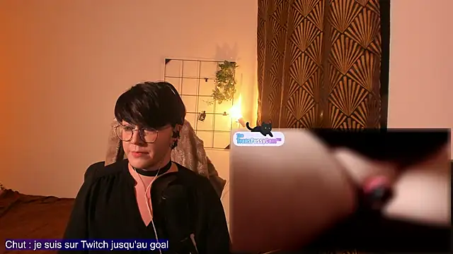 MossPrince online show from April 30, 7:18 pm