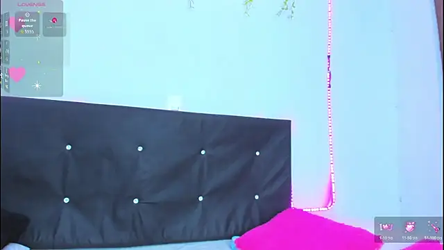 Danaa moore  online show from May 6, 1:34 am