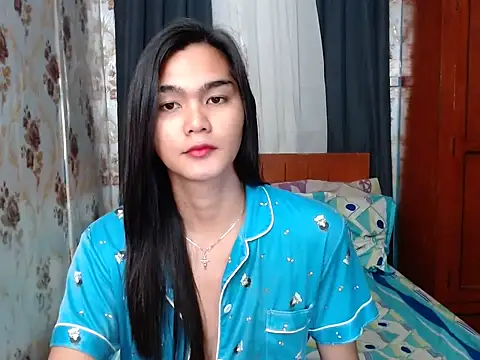 lady in moon online show from October 9, 1:01 pm