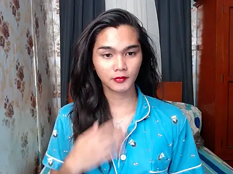 lady in moon online show from October 14, 5:25 pm