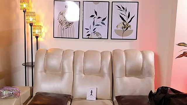 Violeta Foxz online show from December 3, 8:02 pm