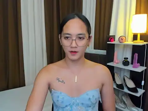 Snapshot of URHottestAngel chatting on October 22, 12:51 pm URHottestAngel online show from October 22, 12:51 pm