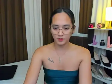 Snapshot of URHottestAngel chatting on October 24, 12:54 pm URHottestAngel online show from October 24, 12:54 pm