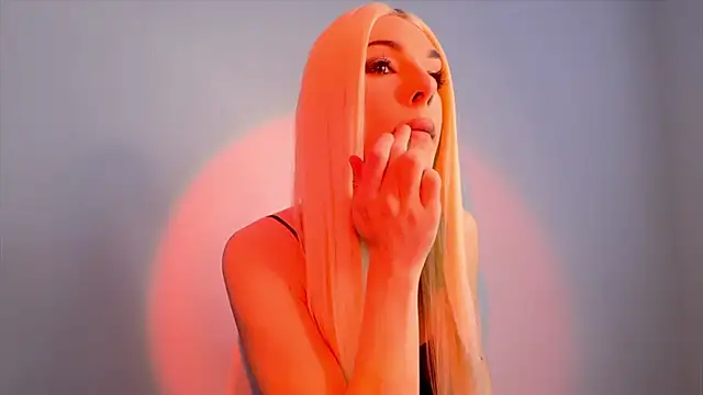 YourTrixie online show from April 4, 4:43 am