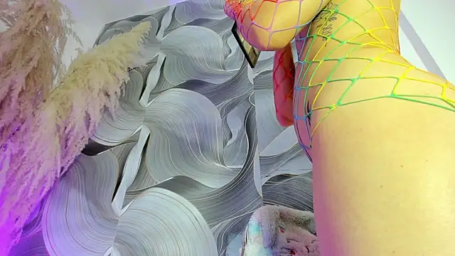 ScalethRous online show from October 2, 3:40 am