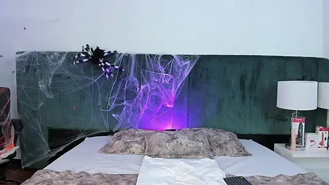 VanessaParis   online show from October 26, 8:38 pm