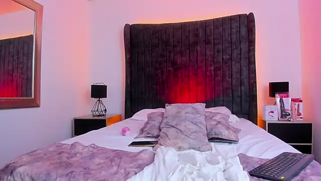 VanessaParis   online show from November 9, 10:43 pm