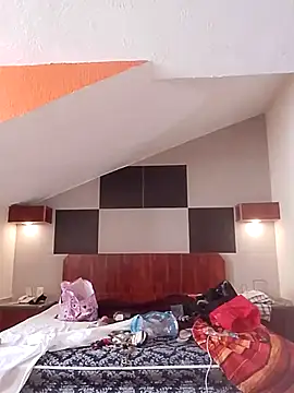 Snapshot of transreyna chatting on February 1, 7:44 pm transreyna online show from February 1, 7:44 pm