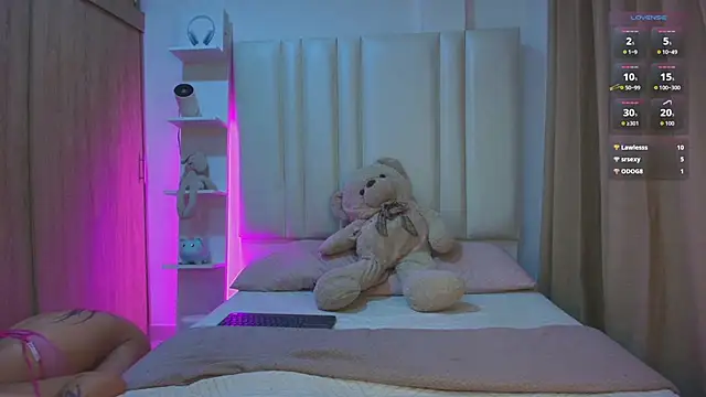 KIMMIE 01 online show from December 14, 8:04 pm