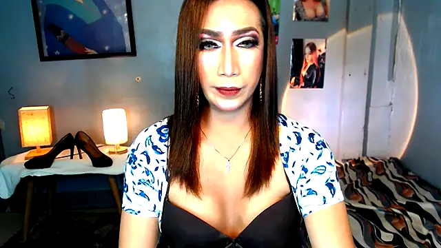 littleredbunny27 online show from March 16, 8:51 am