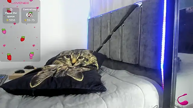 IvettePetit online show from March 15, 4:04 am