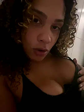 bonecaGigi online show from November 14, 4:37 pm