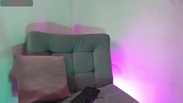 Isabella Hillss online show from February 8, 10:38 pm