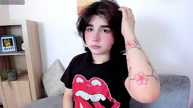 daniellesins2 online show from December 13, 8:48 pm