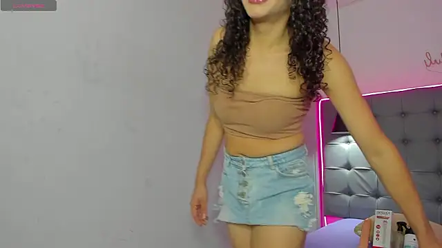 scarletcherry18 online show from February 15, 4:19 am