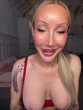 Allana29 online show from April 28, 8:02 pm
