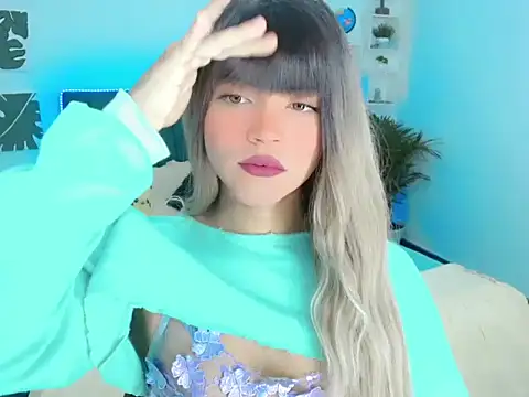 ZoeSchmmit online show from June 22, 9:01 pm