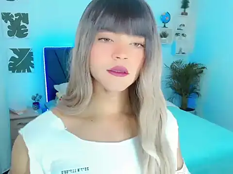 ZoeSchmmit online show from July 22, 7:51 pm