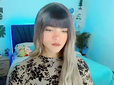ZoeSchmmit online show from July 23, 7:01 pm