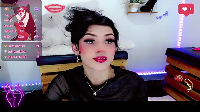 NathalialLooes online show from March 21, 6:15 am