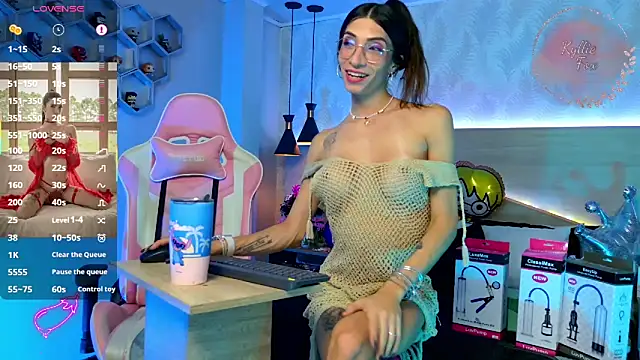 Snapshot of kylliefox_ chatting on October 23, 1:48 pm kylliefox online show from October 23, 1:48 pm