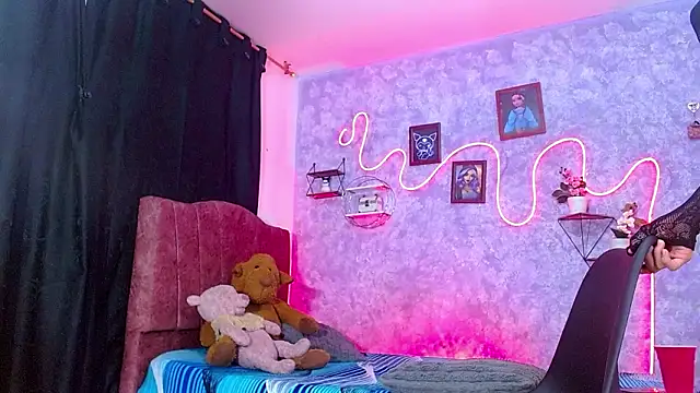 Everlin  Hot  online show from February 5, 11:26 am