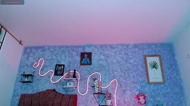 Everlin  Hot  online show from March 22, 8:30 am