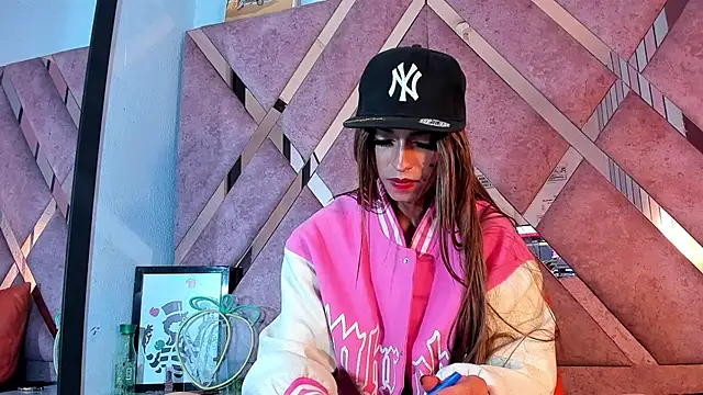 MeghanQueen   online show from April 16, 5:52 am