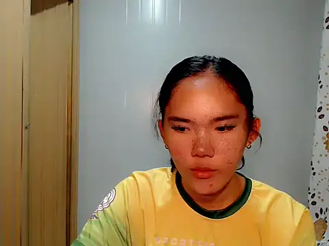 girlyteengrl online show from February 4, 4:44 pm