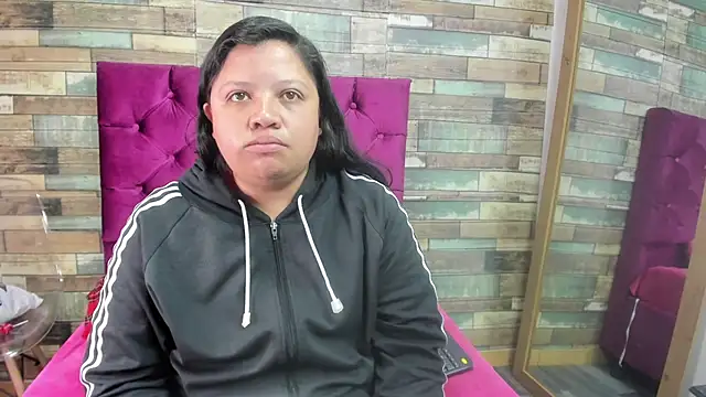 Carolina-Lenon online show from February 19, 8:05 pm