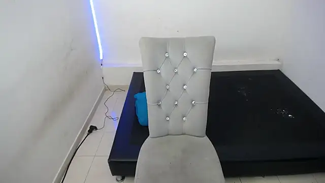 Naomy Reiden online show from March 21, 6:24 pm