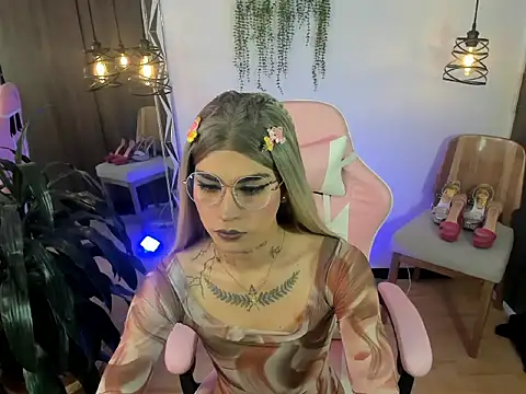 alisoondrean  online show from March 7, 5:08 pm