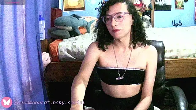lewd mooncat online show from June 14, 10:55 pm