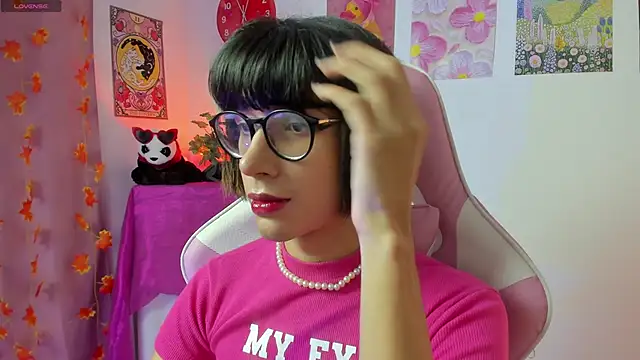 Madeline 21 online show from March 6, 5:02 am