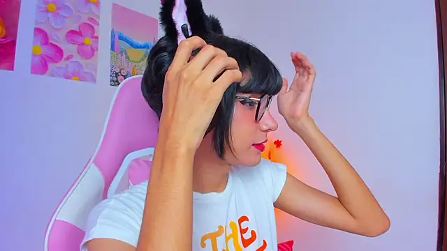 Madeline 21 online show from March 30, 5:19 am