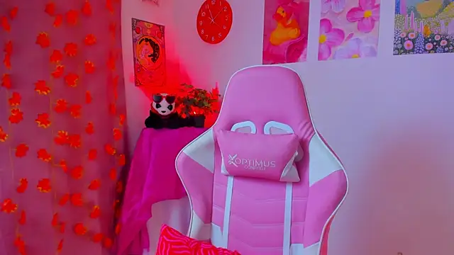 Madeline 21 online show from April 1, 5:09 am