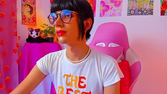 Madeline 21 online show from April 13, 12:53 pm