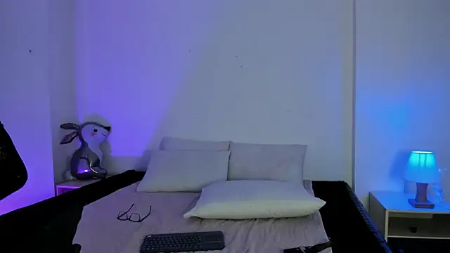 Eve-01 online show from April 13, 8:02 pm