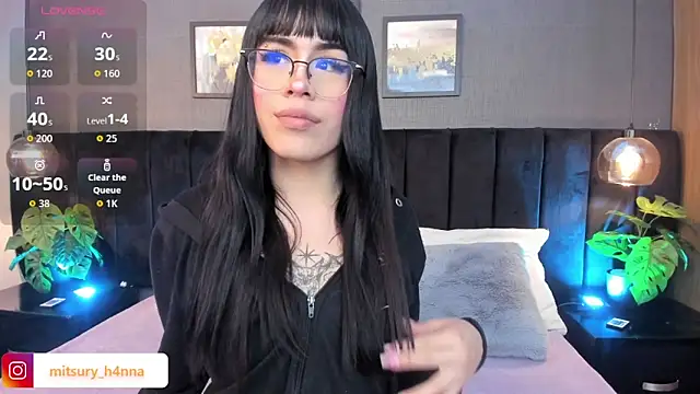 Hanna  mitsury  online show from July 1, 1:22 pm