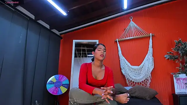 liahspencer online show from May 18, 4:12 pm